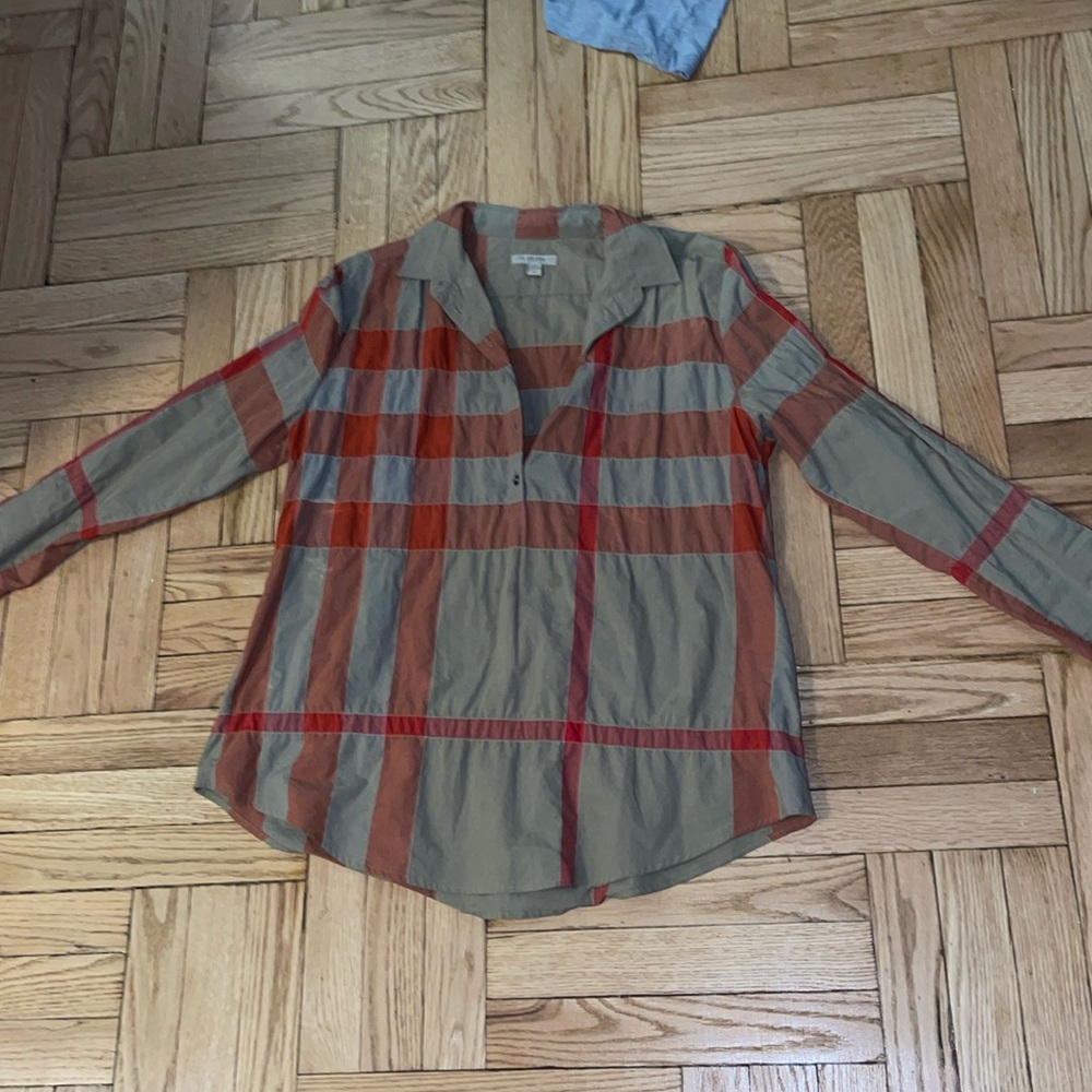 Burberry women’s 1/2 button up size medium